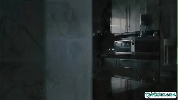 Shemale Aubrey seduces her new neighbor